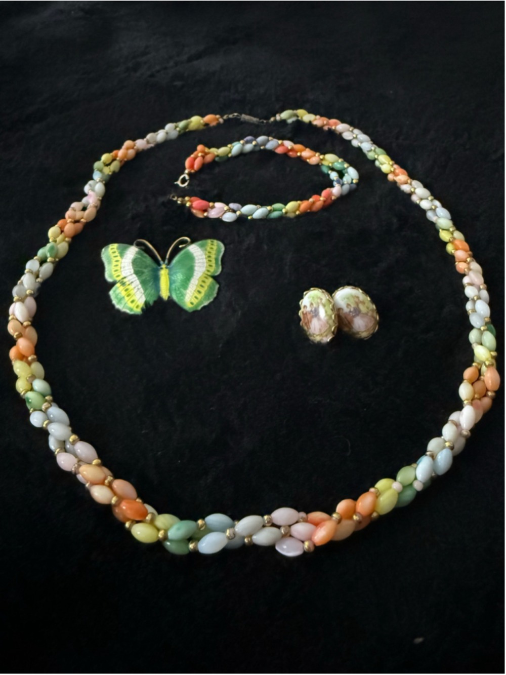 Vintage 40s 50s Coral Jade MOP Necklace Bracelet Earrings Brooch 4 Pc Set